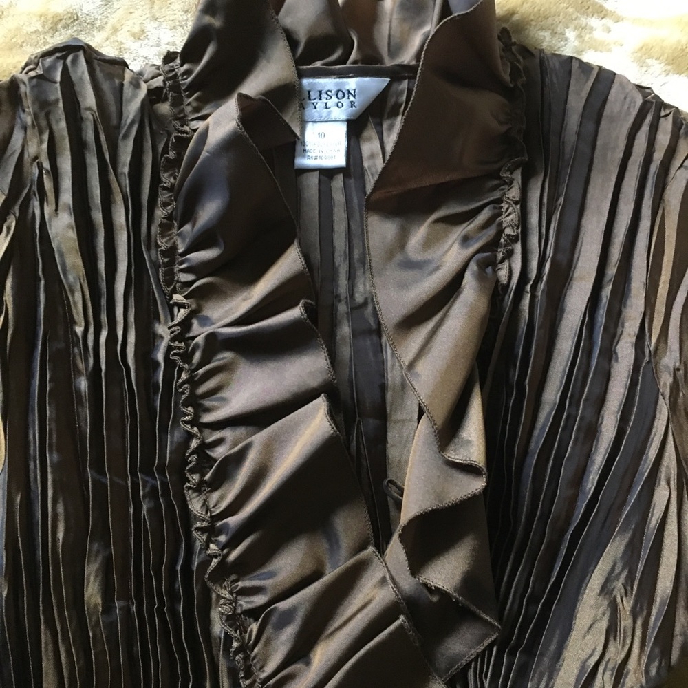Romantic Ruffled Top - Picture 8 of 10